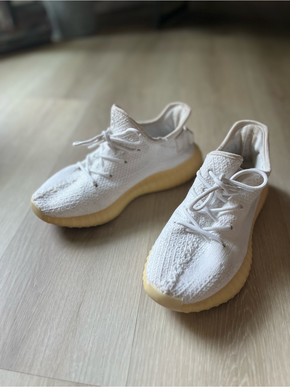 Women’s Adidas Yeezy Boost 350 v2 size 7
